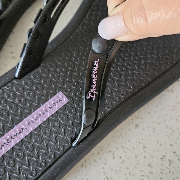 Ipanema Black Flip Flops - Picture 5 of 11